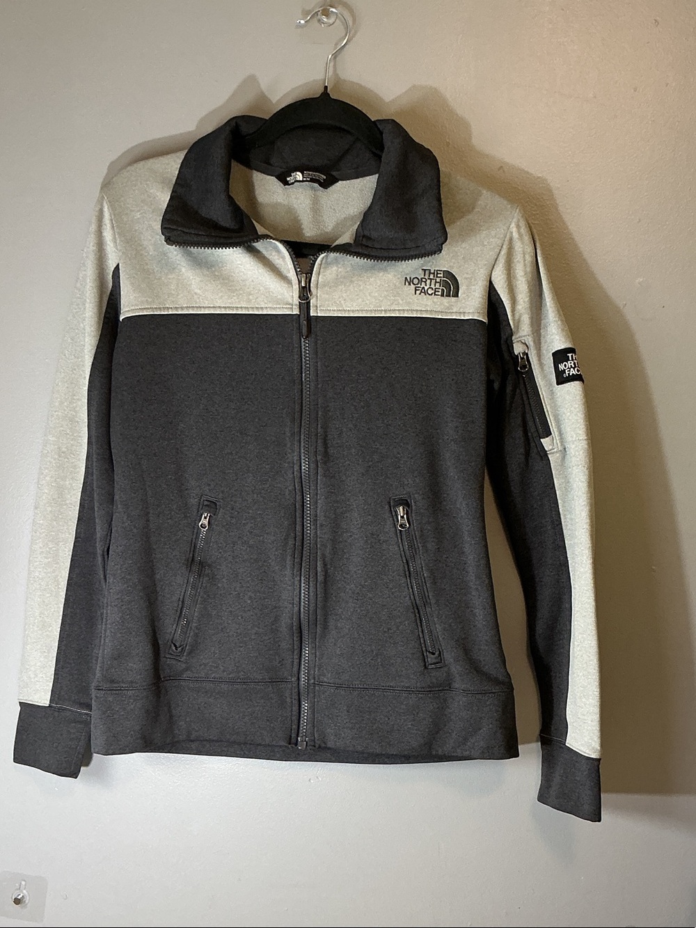 The North Face Women's Two-Tone Gray and Black Full-Zip Utility Jacket size M
